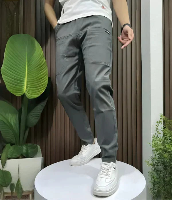スタイリッシュなカーゴパンツ