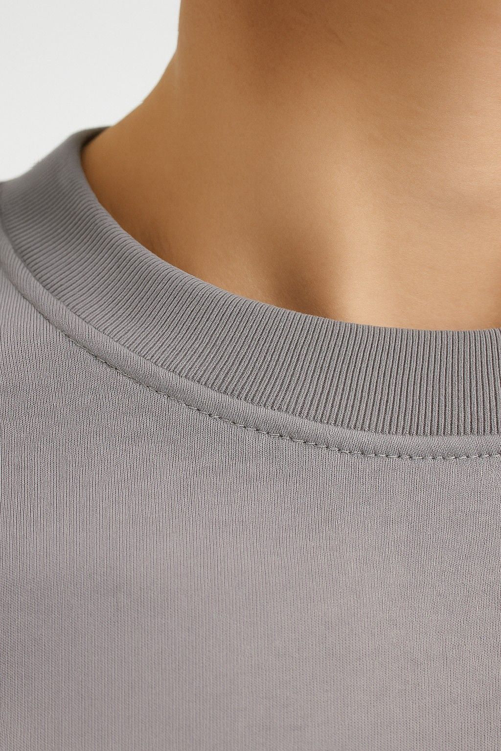 コットン製メンズTシャツ – 通気性のある半袖ラウンドネック – 鉄灰色