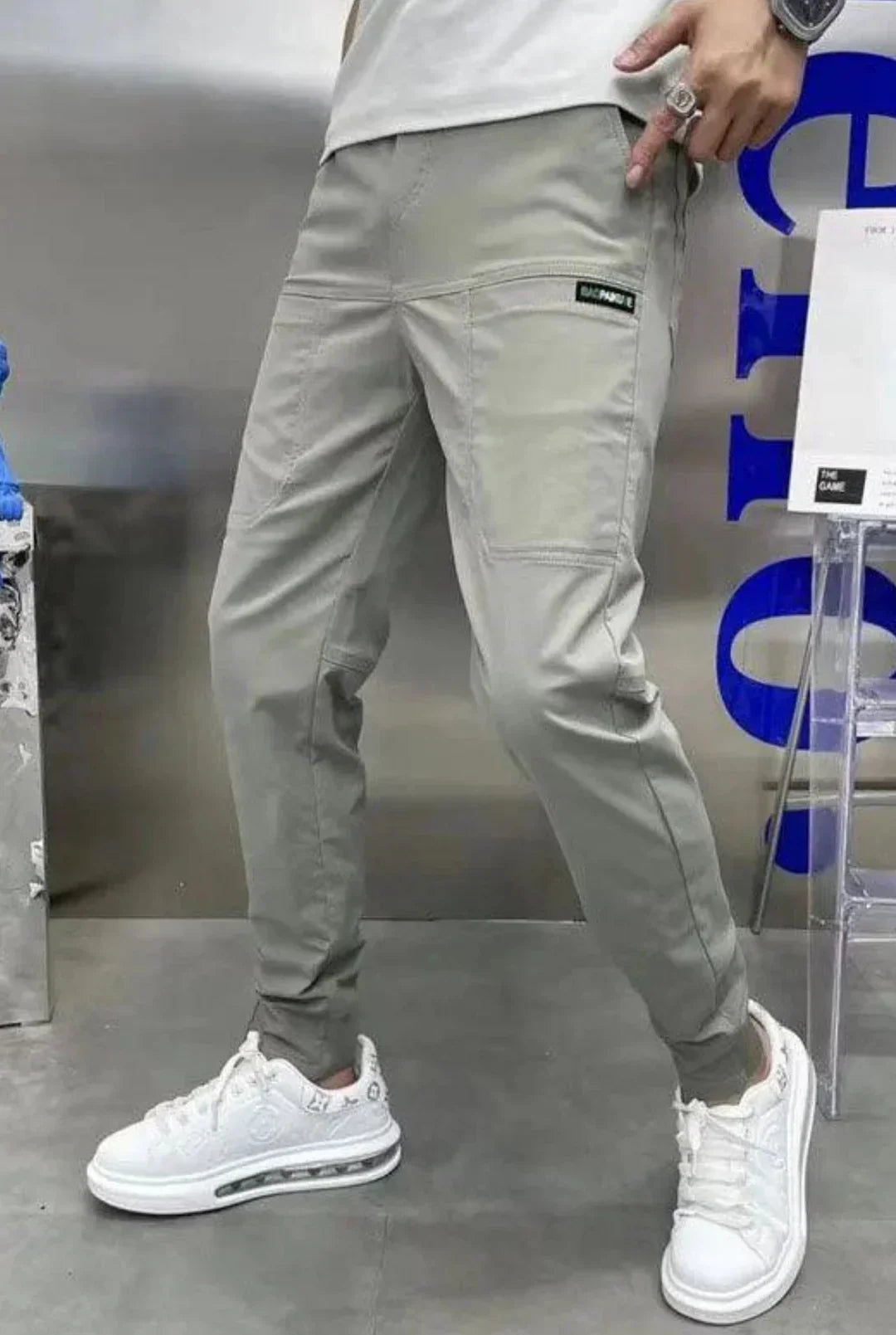 スタイリッシュなカーゴパンツ