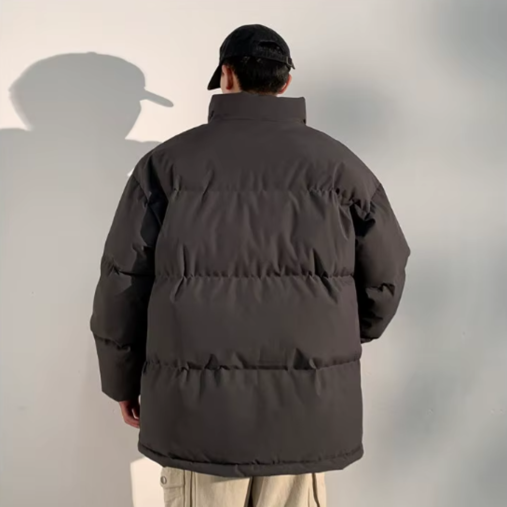風を防ぐパーカージャケット