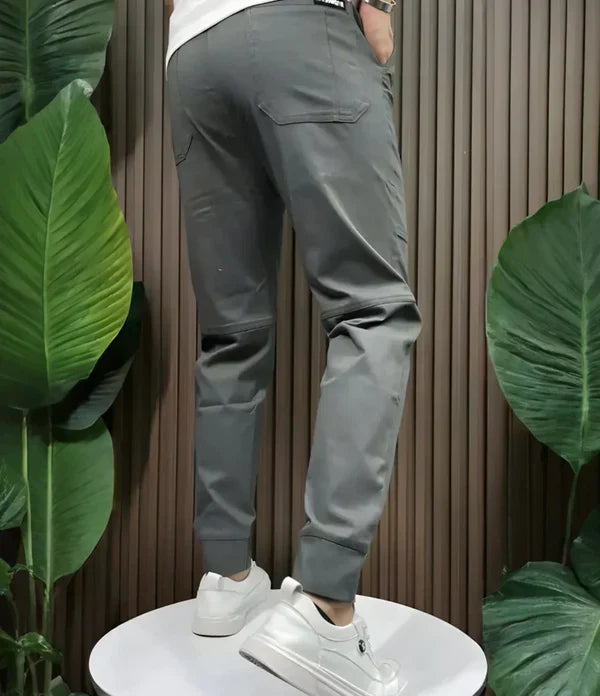 スタイリッシュなカーゴパンツ