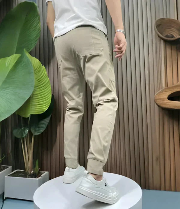 スタイリッシュなカーゴパンツ
