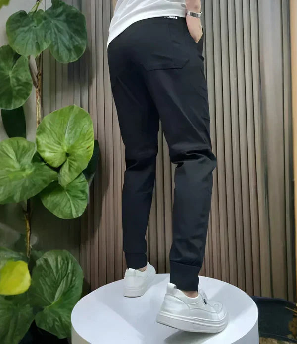 スタイリッシュなカーゴパンツ
