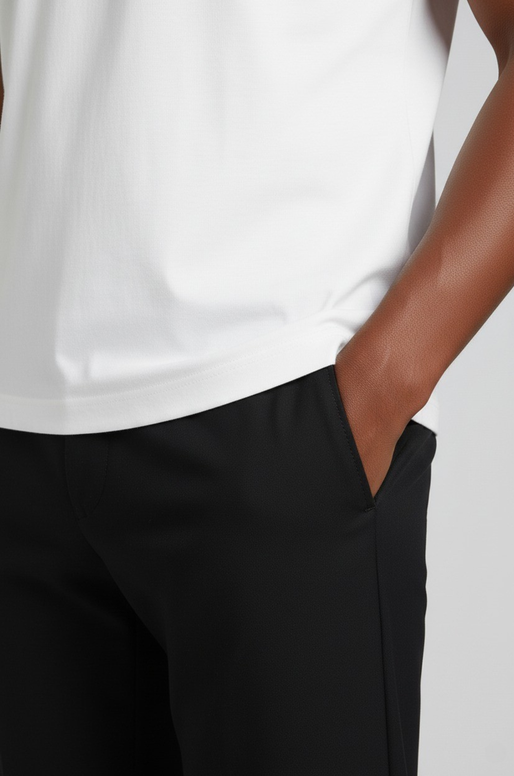 男性用ホワイトスリムフィットTシャツ